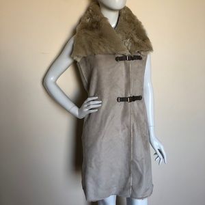 Women’s Calvin Klein fur lining sleeveless coat